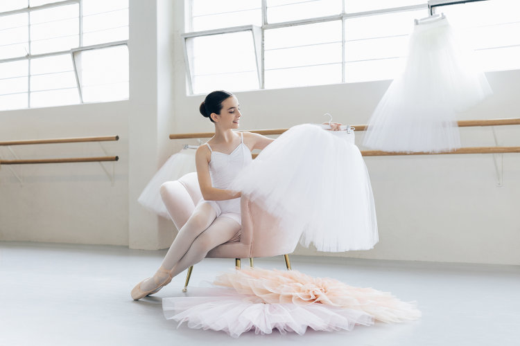 024_CatBlack2019_MartinsDancewear_Instudio